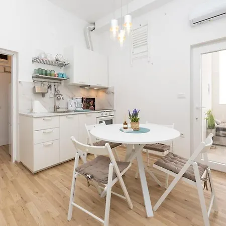 Matos, Omis, Apartment *