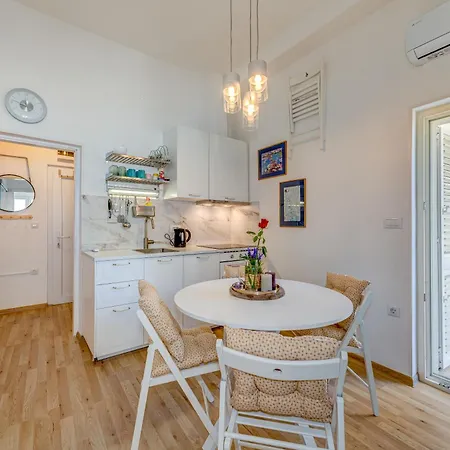 Апартаменти Matos Seaside Luxury Escape