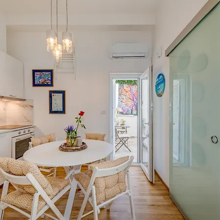 Апартаменти Matos Seaside Luxury Escape *